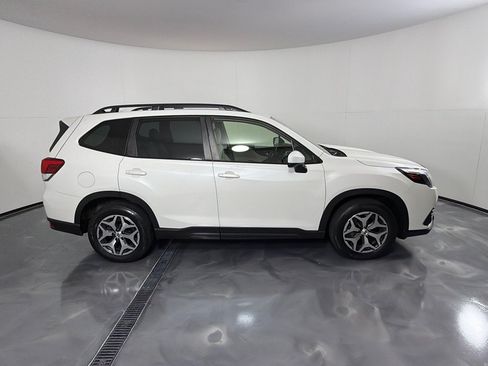 Used 2022 Subaru Forester Premium AWD/4WD image 4