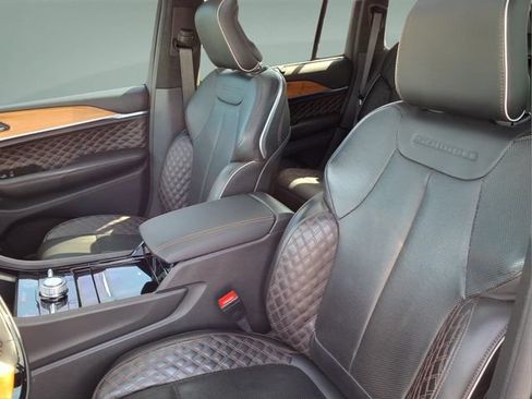 Used 2023 Jeep Grand Cherokee Summit AWD/4WD image 13