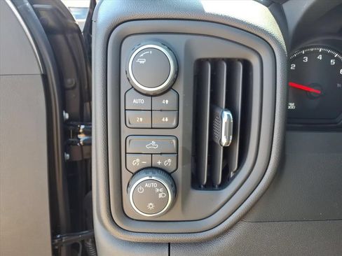 Used 2026 Chevrolet Silverado 1500 Custom Trail Boss w/ Dark Appearance Package AWD/4WD image 19