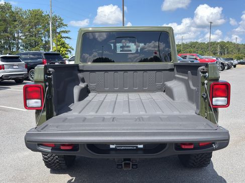 Used 2023 Jeep Gladiator Rubicon w/ Cold Weather Group AWD/4WD image 9