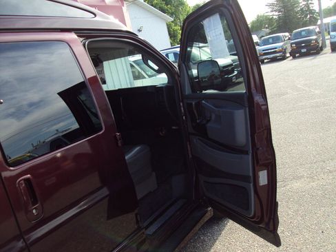 Used 2017 Chevrolet Express 2500 RWD image 22