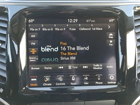 Used 2020 Jeep Cherokee Limited image 24