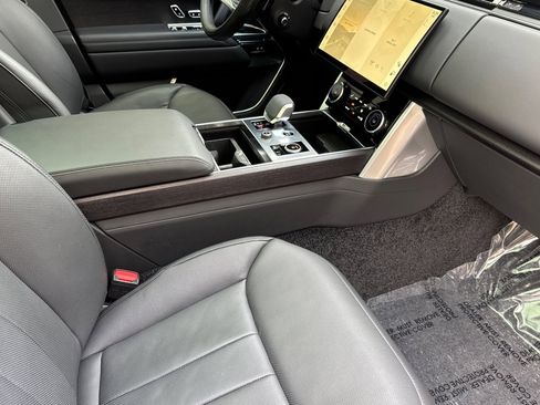 Certified 2023 Land Rover Range Rover SE image 17