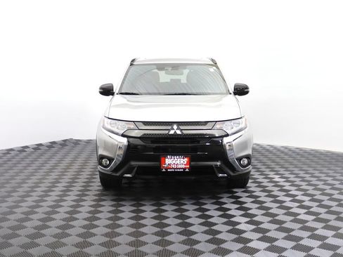 Used 2020 Mitsubishi Outlander LE AWD/4WD image 2