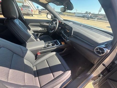 New 2026 Chevrolet Equinox LT w/ Convenience Package II FWD image 13