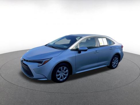 Used 2025 Toyota Corolla LE image 7