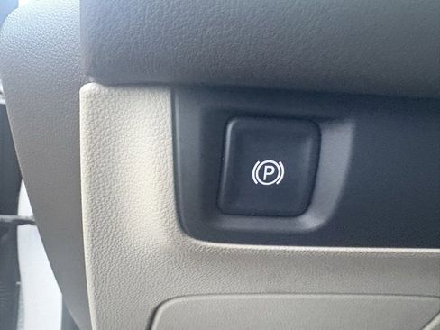 Used 2017 Buick LaCrosse Preferred image 22