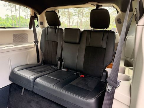 Used 2019 Dodge Grand Caravan SXT FWD image 26