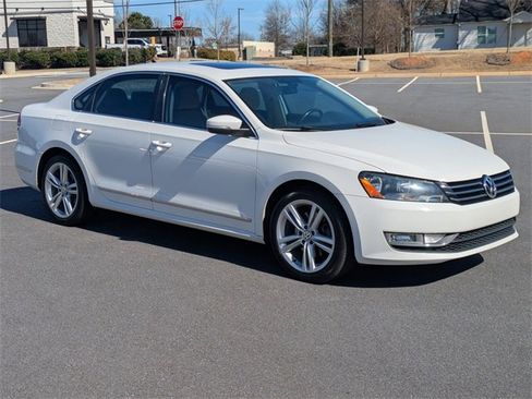 Used 2015 Volkswagen Passat 1.8T SE image 2