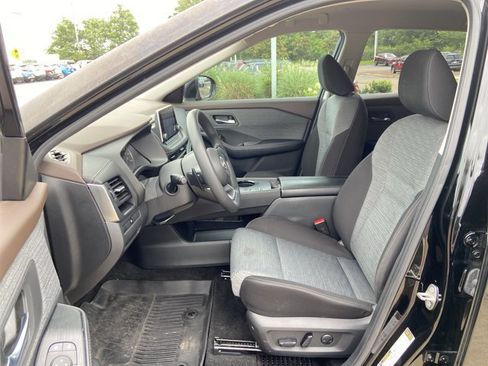 Used 2023 Nissan Rogue SV FWD image 34