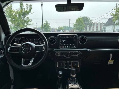 Used 2023 Jeep Wrangler Unlimited Sahara w/ Cold Weather Group AWD/4WD image 3