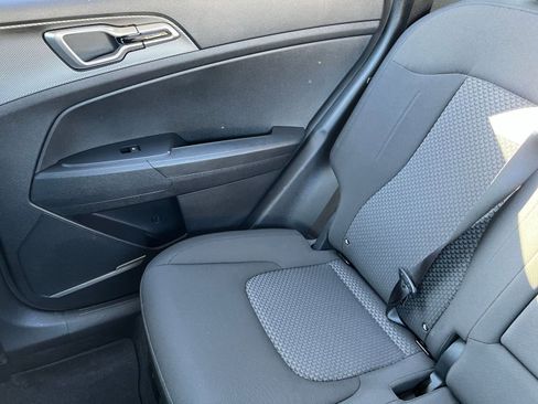 Used 2025 Kia Sportage LX image 38