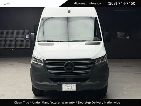 Used 2024 Mercedes-Benz Sprinter 2500 image 11