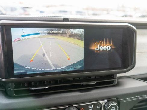 Used 2024 Jeep Wrangler Sahara image 24