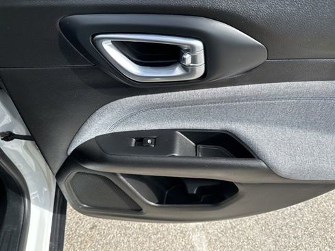 Used 2025 Jeep Compass Latitude image 14