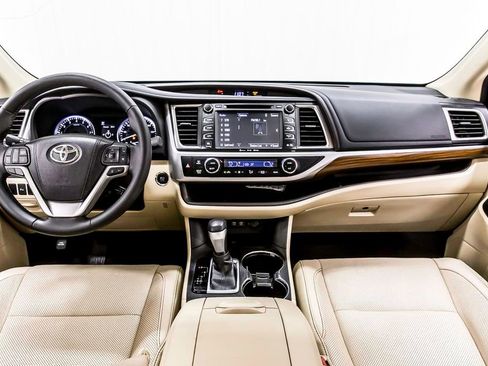 Used 2017 Toyota Highlander Limited FWD image 18