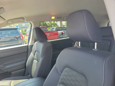 Used 2025 Nissan Pathfinder SV FWD image 21