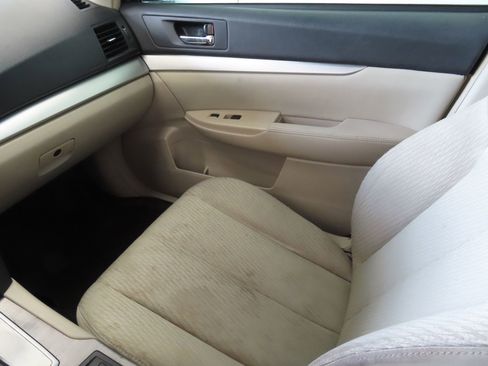 Used 2011 Subaru Outback 2.5i Premium AWD/4WD image 18