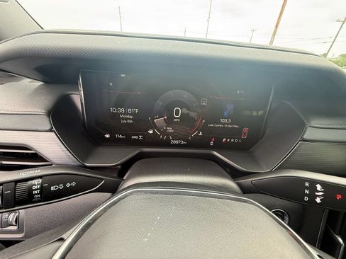 Used 2024 GMC Acadia AT4 w/ Luxury Package AWD/4WD image 17