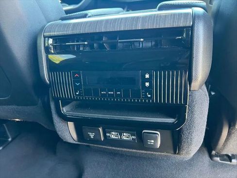 Certified 2024 Jeep Wagoneer L Series III w/ Flexible Seating Group AWD/4WD image 24
