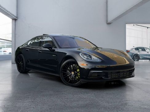 Used 2018 Porsche Panamera 4 image 1
