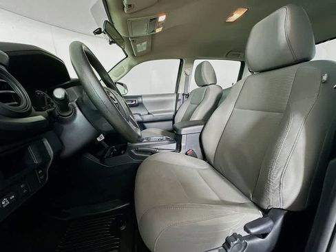 Used 2017 Toyota Tacoma SR image 11