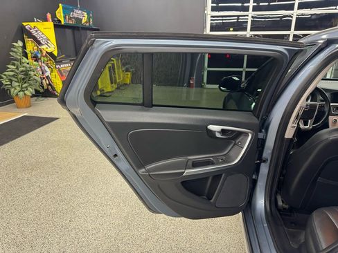 Used 2018 Volvo V60 T5 Cross Country w/ Convenience Package image 12