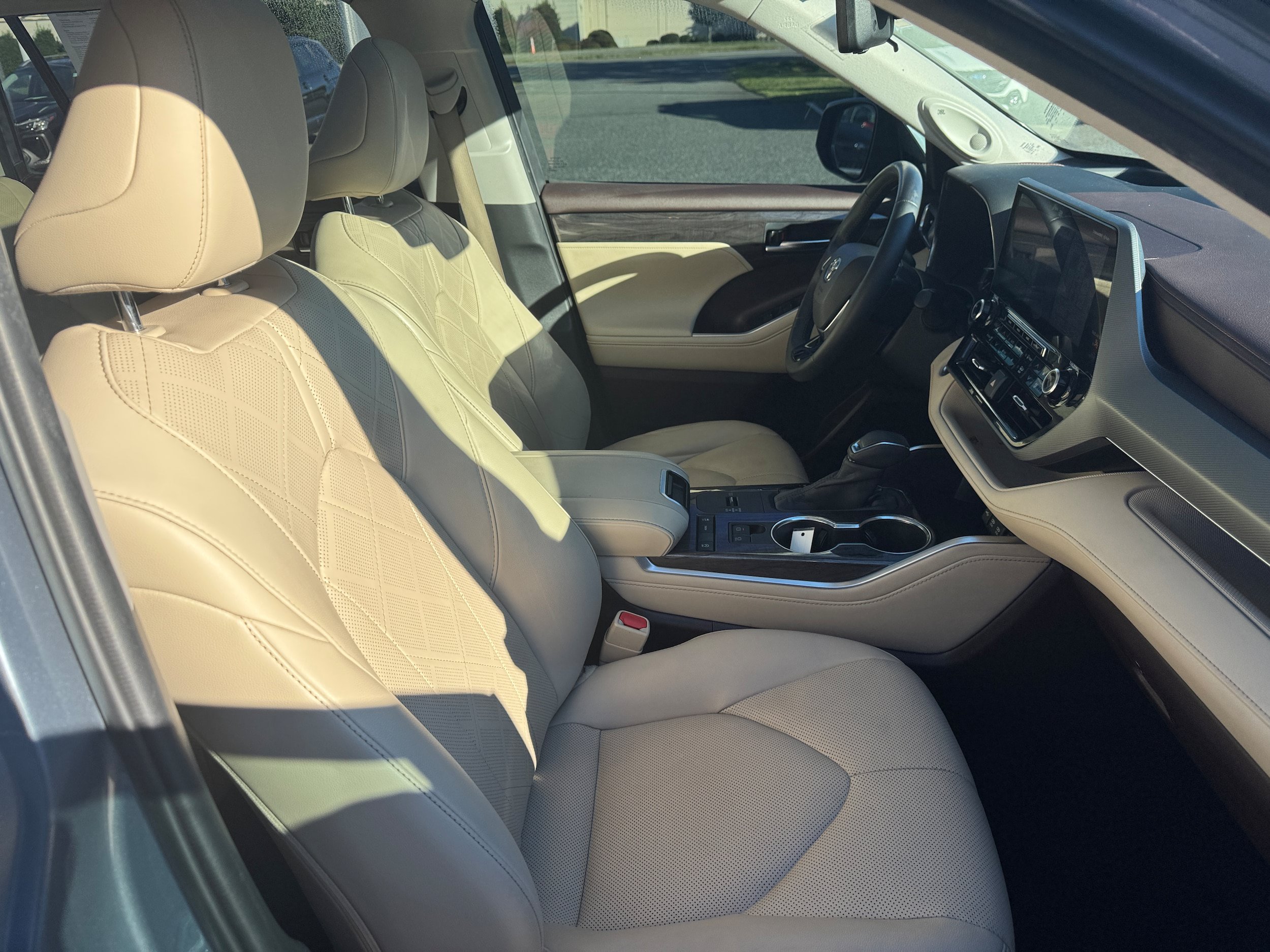 Used 2020 Toyota Highlander Platinum FWD image 11