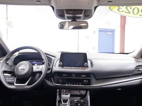 Used 2023 Nissan Rogue SV image 15