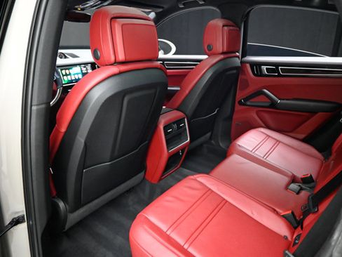 Used 2021 Porsche Cayenne S image 59