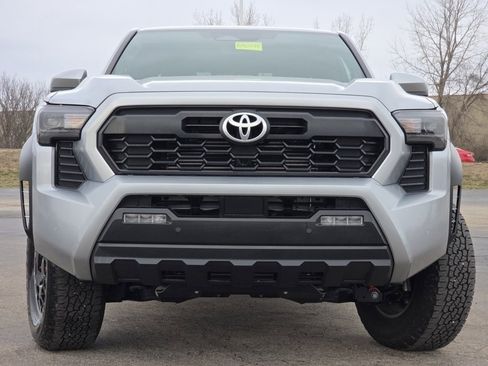 Used 2024 Toyota Tacoma TRD Off-Road w/ TRD Off Road Upgrade Package image 3