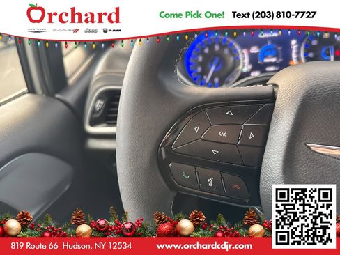 Used 2023 Chrysler Pacifica Touring image 40