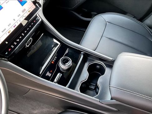 New 2026 Jeep Grand Cherokee L Limited AWD/4WD image 17