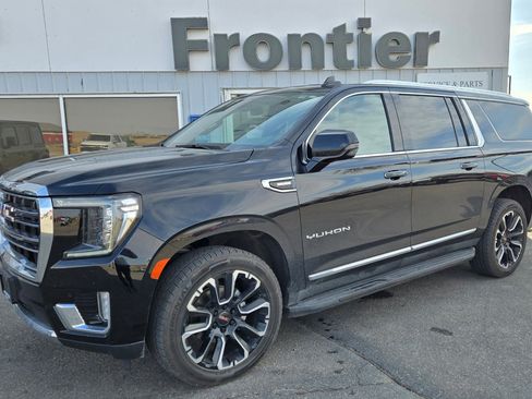 Used 2022 GMC Yukon XL SLT w/ SLT Premium Package image 1