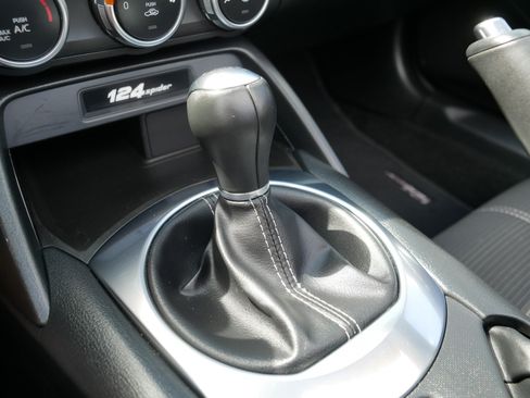 Used 2017 FIAT 124 Spider Classica RWD image 24