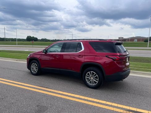 Used 2022 Chevrolet Traverse LT FWD image 7
