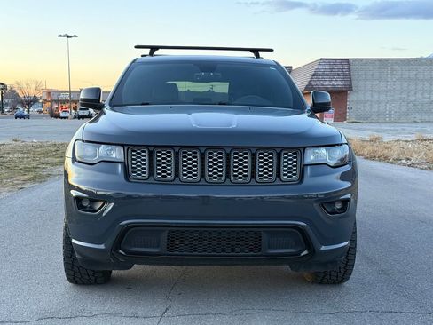Used 2017 Jeep Grand Cherokee Altitude image 7