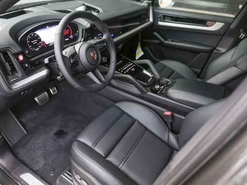 New 2025 Porsche Cayenne S image 4