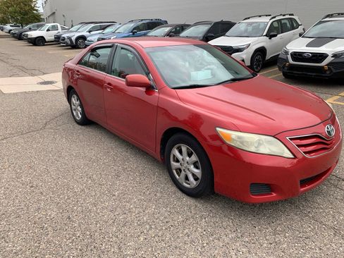 Used 2011 Toyota Camry LE FWD image 3