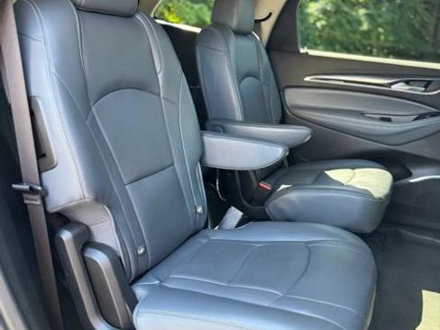 Used 2019 Buick Enclave Essence image 25