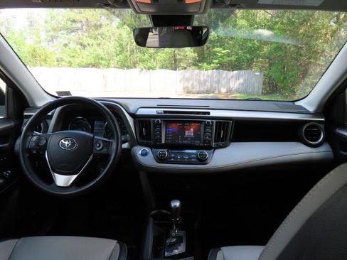 Used 2018 Toyota RAV4 Limited w/ Advanced Technology Package image 24