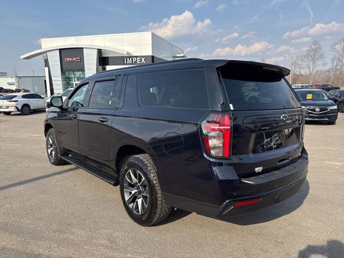 Used 2023 Chevrolet Suburban Z71 w/ Luxury Package AWD/4WD image 3