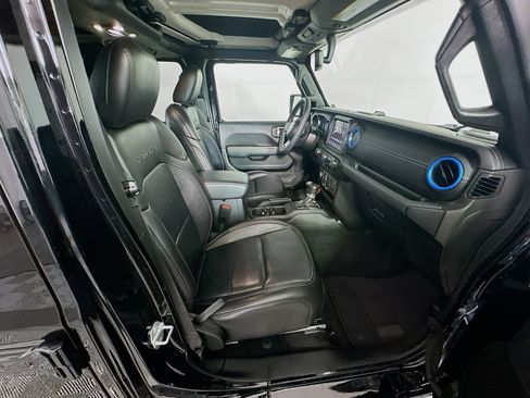 Used 2023 Jeep Wrangler Sahara image 31