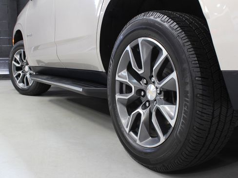 Used 2021 Chevrolet Tahoe LT w/ LT Signature Package image 18