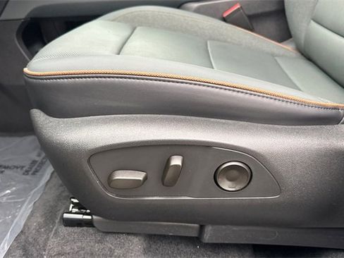 Used 2024 GMC Acadia AT4 w/ Super Cruise Package image 13