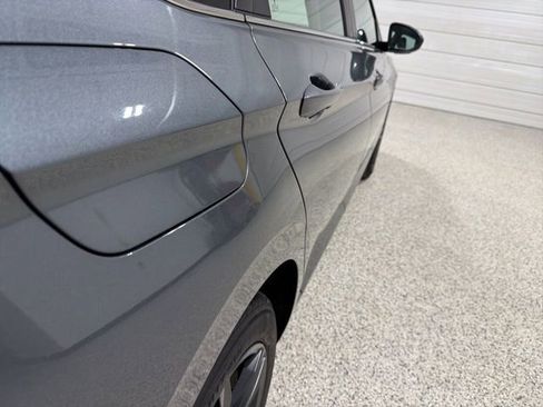 Used 2023 Volkswagen Jetta SE w/ Panoramic Sunroof Package image 11