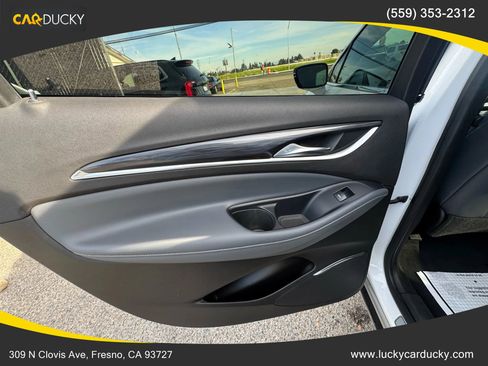 Used 2022 Buick Enclave Essence image 21