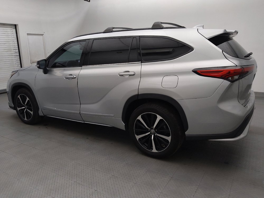 Used 2021 Toyota Highlander XSE AWD/4WD image 3