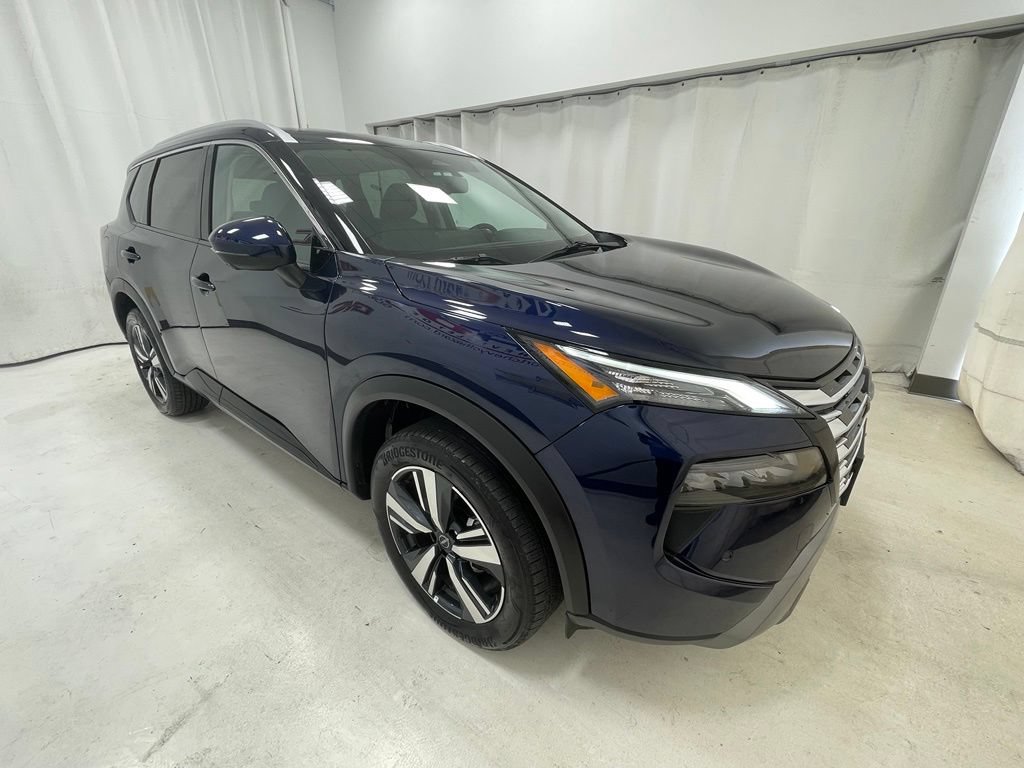 Used 2026 Nissan Rogue SL AWD/4WD image 3