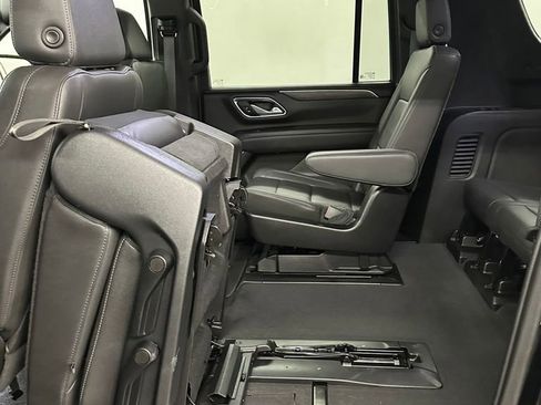 Used 2024 Chevrolet Suburban LT image 28